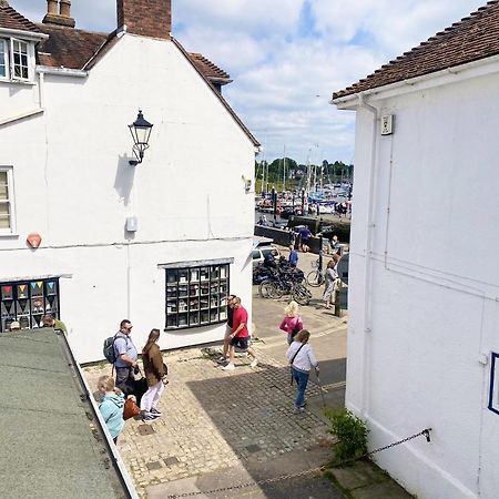Stylish Cottage With Quay And River View Lymington Esterno foto