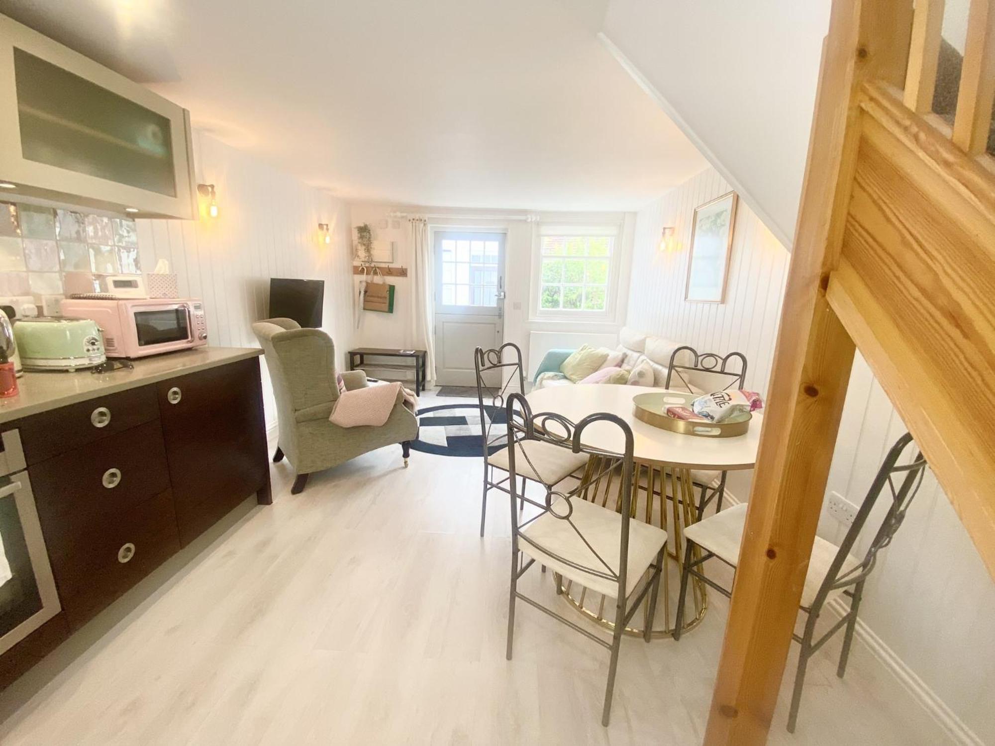Stylish Cottage With Quay And River View Lymington Esterno foto