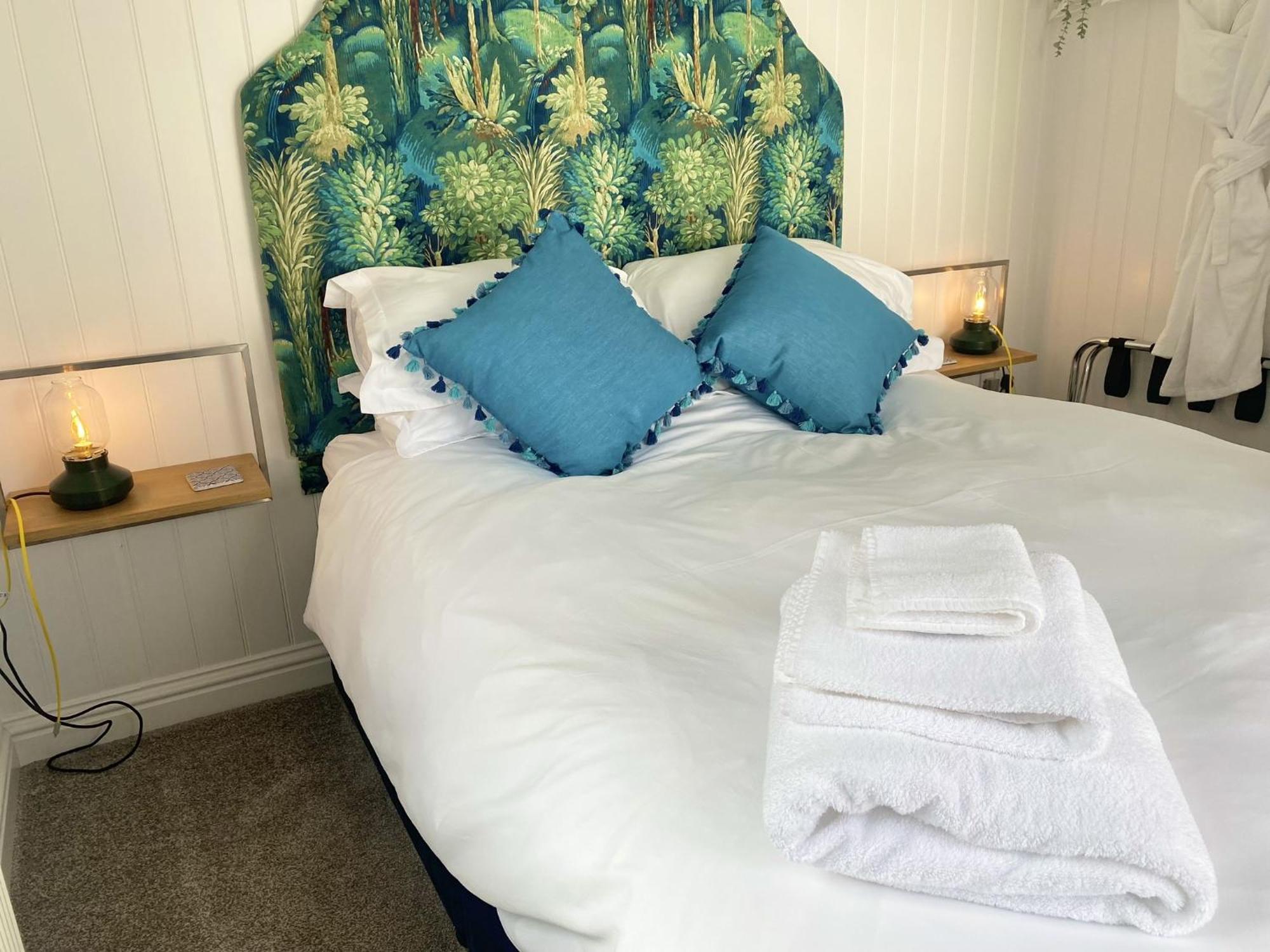 Stylish Cottage With Quay And River View Lymington Esterno foto